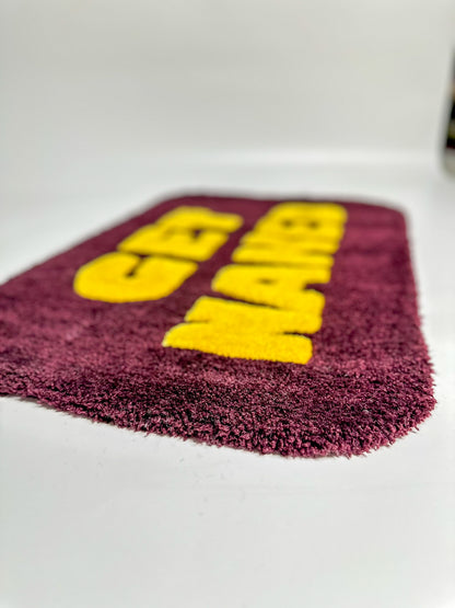 “Get Naked” Yazılı Bordo El Yapımı Tufting Halı, Paspas