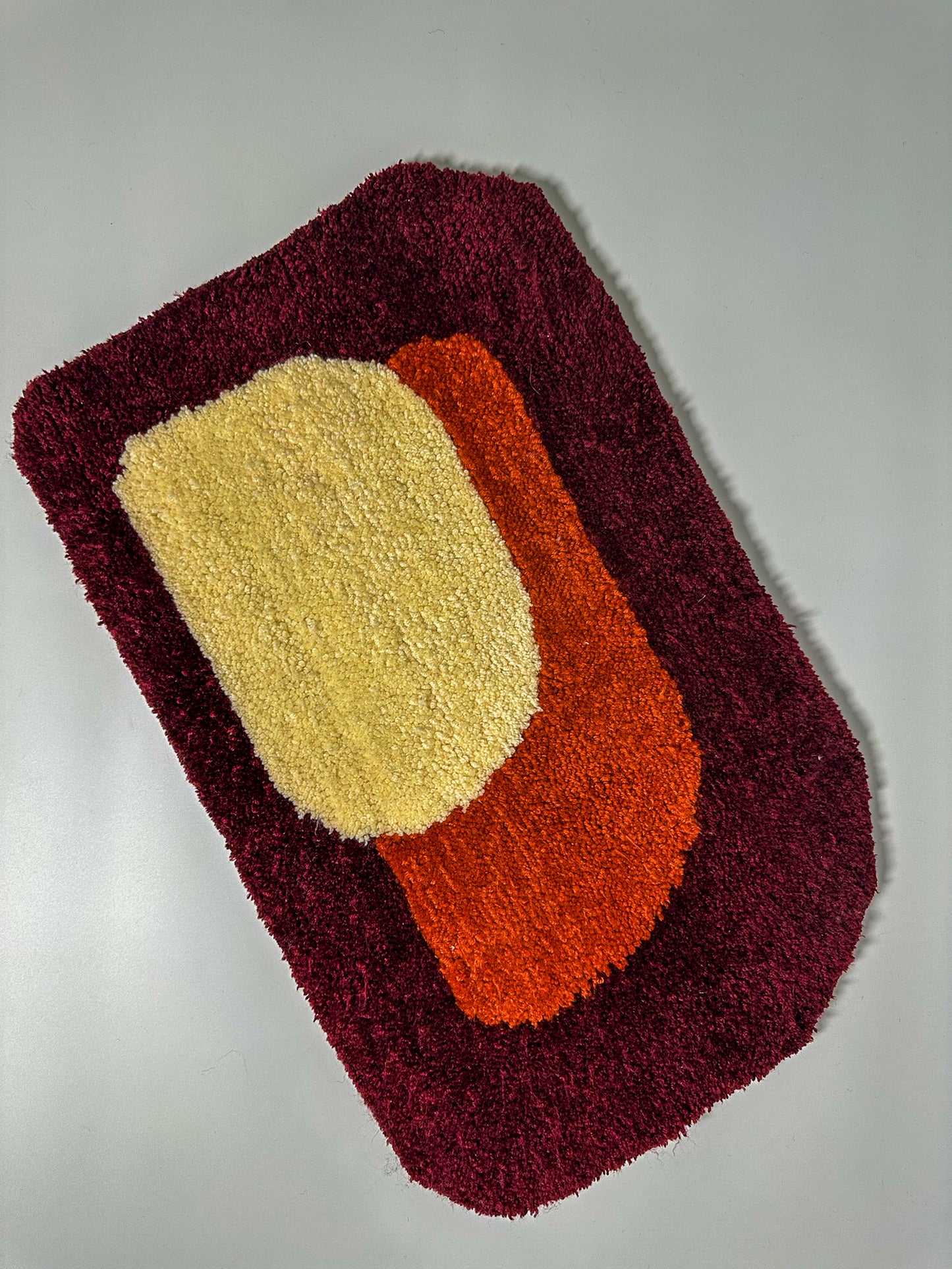 Crimson Waves – Modern Handmade Decorative Tufted Rug