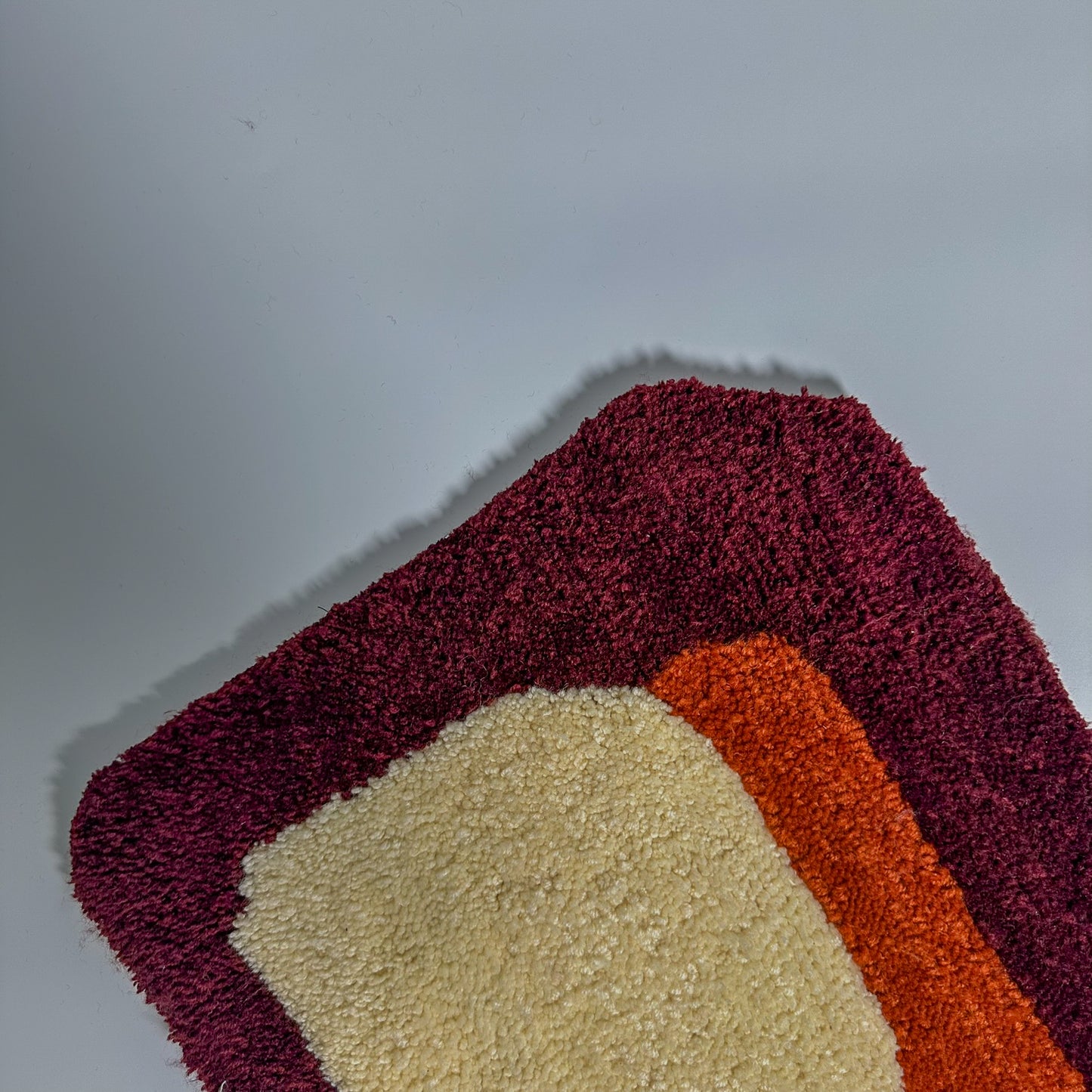 Crimson Waves – Modern Handmade Decorative Tufted Rug
