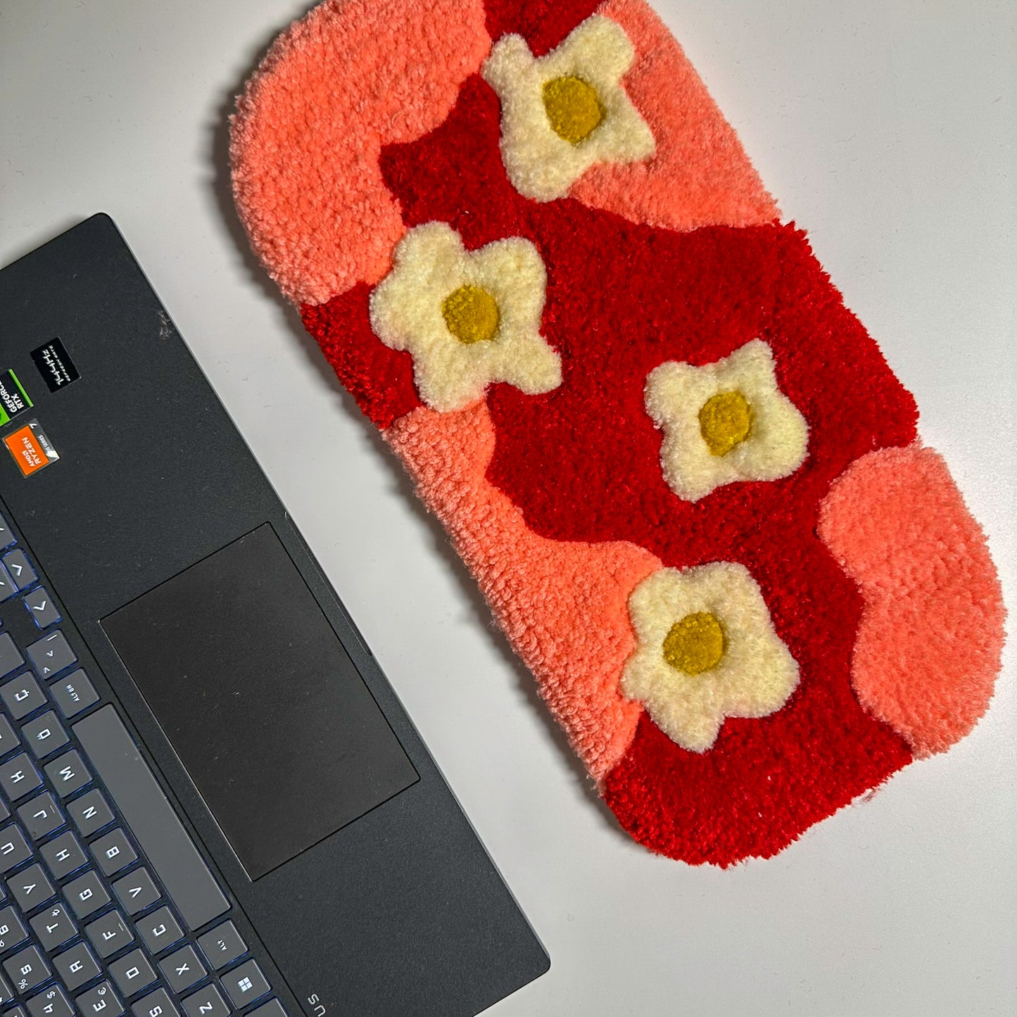 Papatyam – Handmade Keyboard Mat with Daisy Pattern