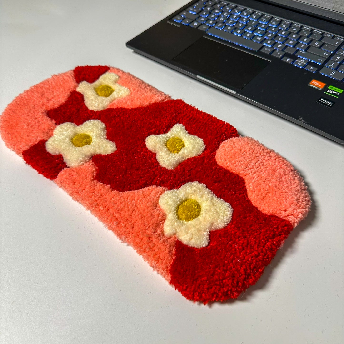 Papatyam – Handmade Keyboard Mat with Daisy Pattern